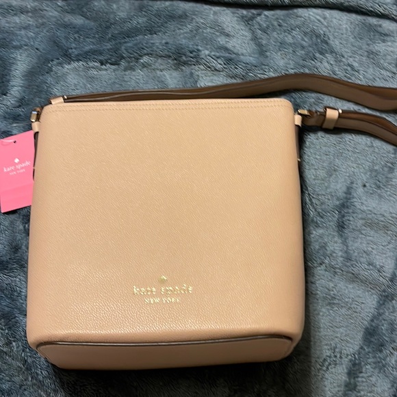 Kate Spade Max Duffel Crossbody. NWT. Color warm beige - Picture 1 of 3